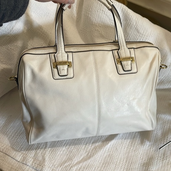 COACH- Taylorr leather satchel in Ivory - F25296- GUC - Picture 3 of 17